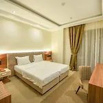 Lazaro Hotel 4*