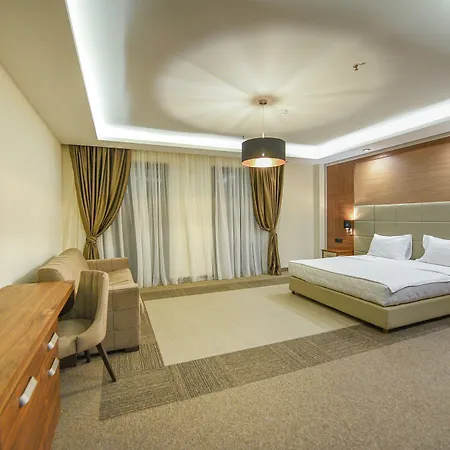 Lazaro Hotel