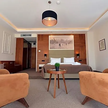 Lazaro 4* Podgorica
