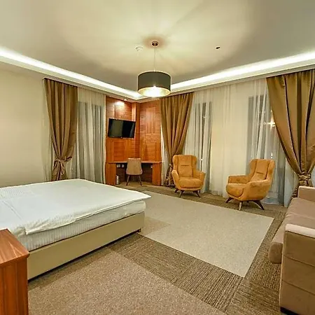 Lazaro 4*