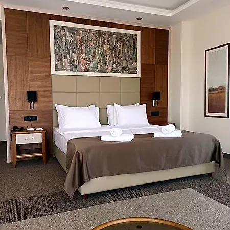 Отель Lazaro