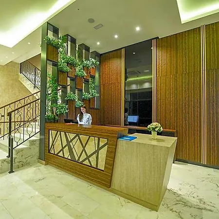 Lazaro Hotell 4*